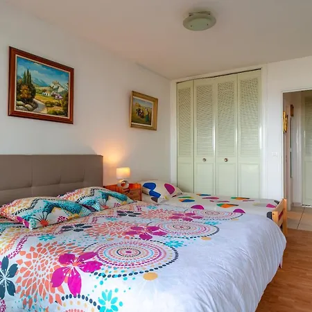 A 3 Etoiles Avec Vue Sur Апартаменты